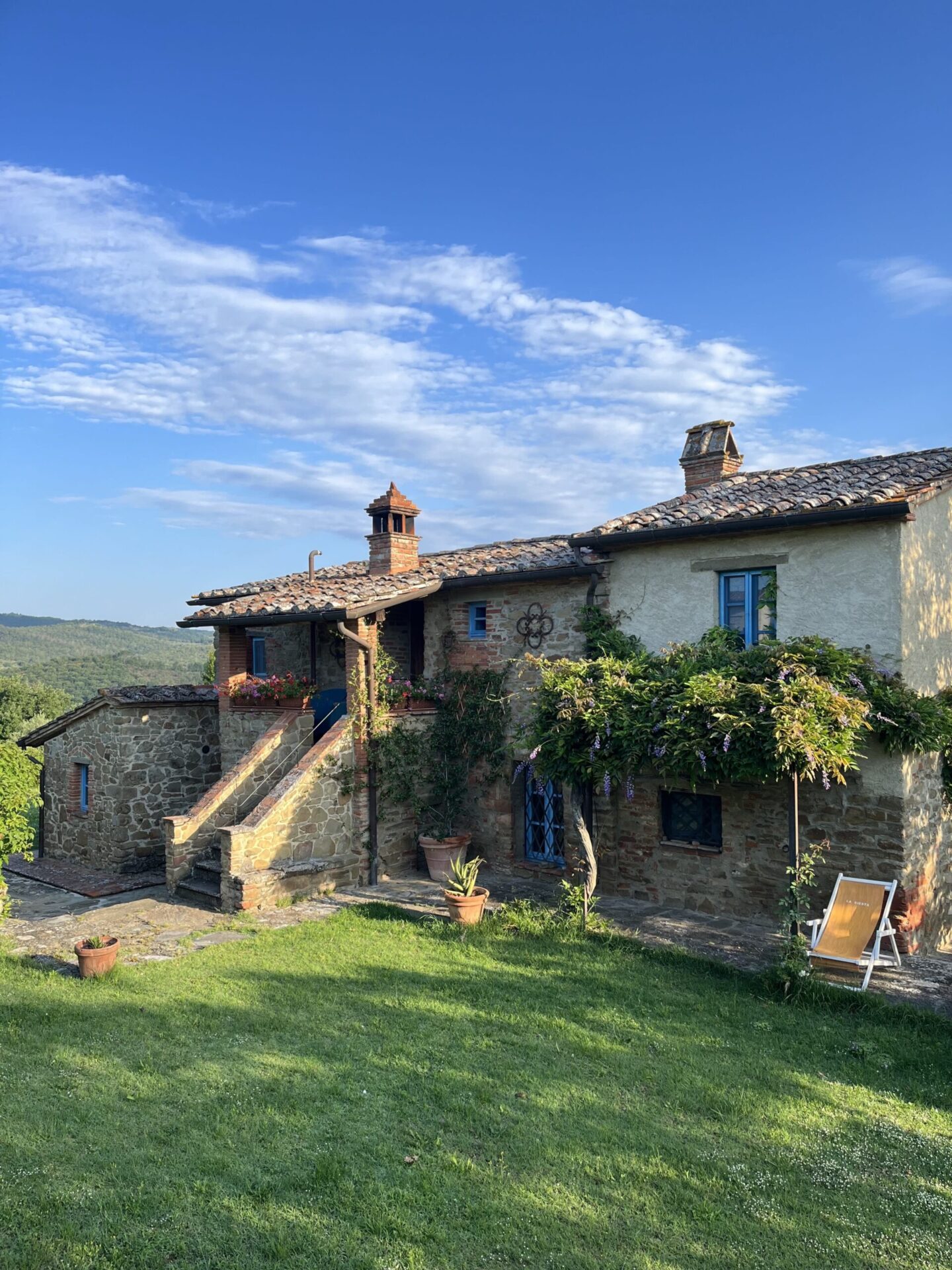 outside view of countryside house