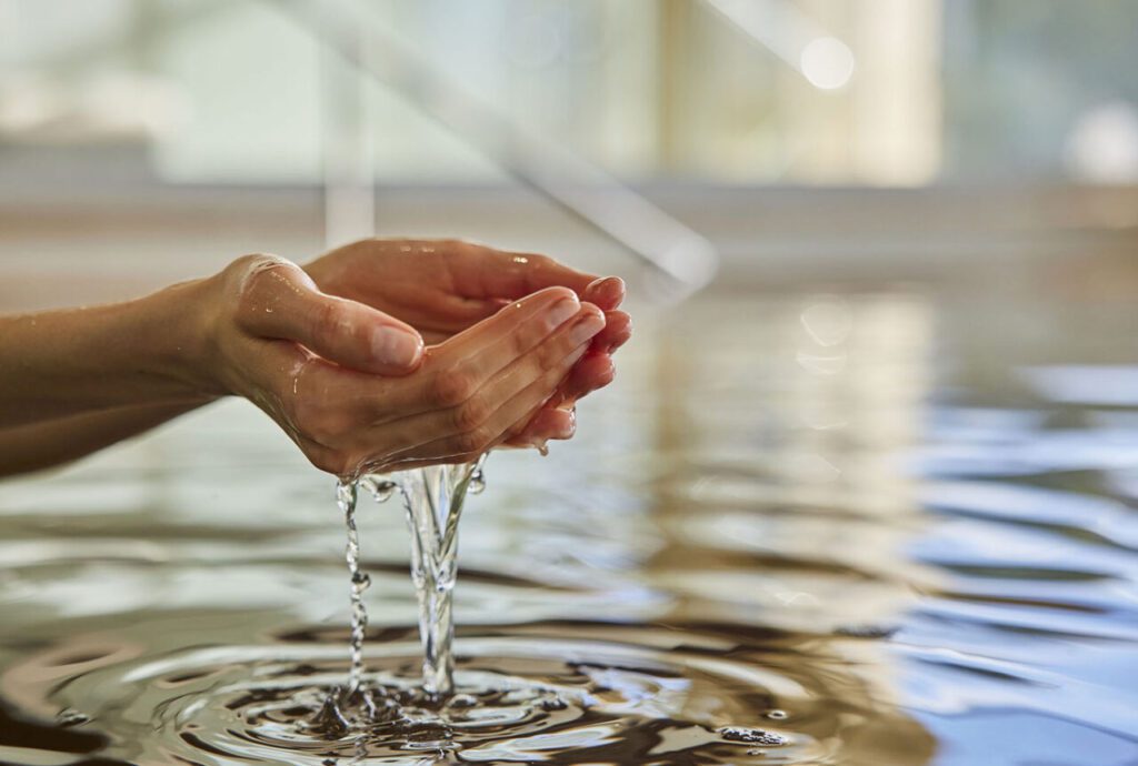 hands and water