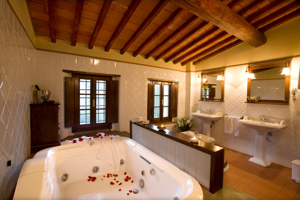 monsignor della casa resort bathroom with jacuzzi